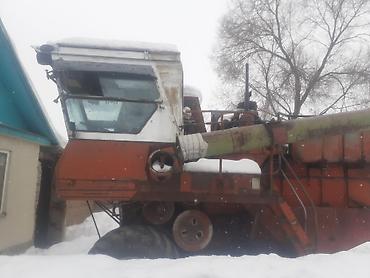 Зерноуборочные комбайны: Комбайн зерноуборочный самоходный с жаткой. 24 стартер. Кабина — 9