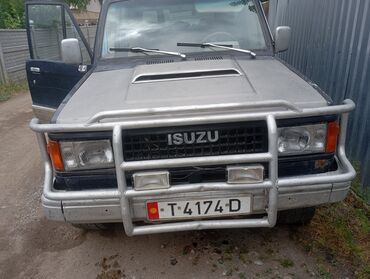 авто для охоты: Полноприводный внедорожник Isuzu с мощной рамой и высоким дорожным