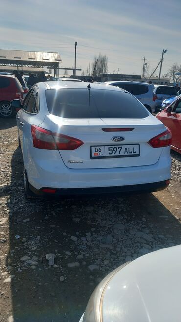 Продажа авто: Ford Focus: 2013 г., 1.6 л, Механика, Газ, Седан