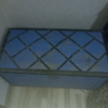 Sandıqlar: Cehizlik Sandıq satılır. - 1950-ci illərə aiddir. - Açarla bağlanır — 3