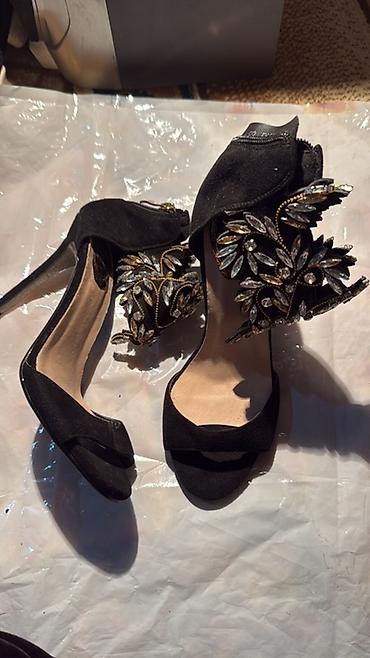 Босоножки, сандалии, шлепанцы: Женская обувь — два варианта. 1) Сандалии с декором - Размеры: 37 и — 32