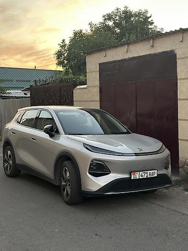 geely e5: Changan Qiyuan Q05: 2026 г., Электромобиль, Кроссовер — 1