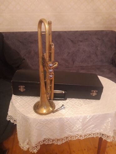 Kitablar və jurnallar: Misinstrument: Boru (trampet) Təsvir: - Klassik pirinç korpus, 3