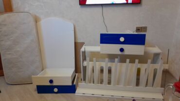 Beşiklər: Oğlan və qız üçün, İşlənmiş, Dördbucaq, Beşik, Matras ilə