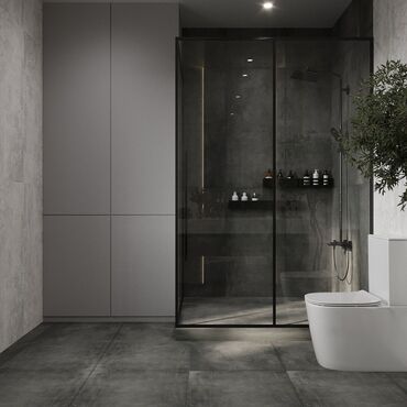 Другая сантехника: Просторная ванная комната в современном стиле, облицованная светлой — 6