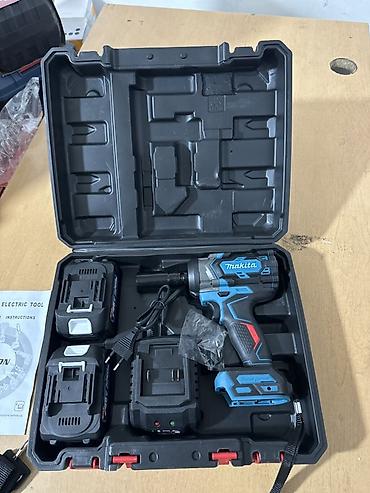 обычные часы: Аккумуляторный ударный гайковерт Makita (комплект) Описание: - Мощный — 3