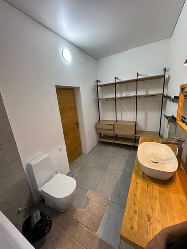 Долгосрочная аренда домов: 220 м², 6 комнат — 5