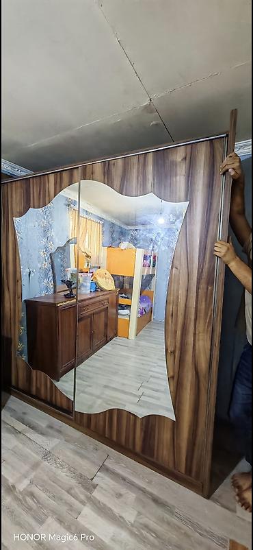 Rayhon rəngli sürgülü qapılı paltar dolabı - Material: taxta/MDF lalafo.az -da Rayhon rəngli sürgülü qapılı paltar dolabı - Material: taxta/MDF