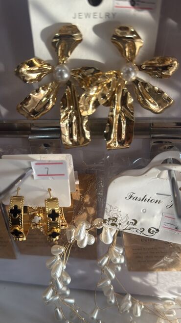 Bijuteriya dəstləri: Qadın bəzək aksesuarları – geniş seçim Məhsullar: - Qızılı tonlarda — 8