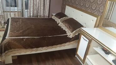 кровать односпалка бу: Спальный гарнитур, Двуспальная кровать, Шкаф, Комод, цвет - Белый, Б/у