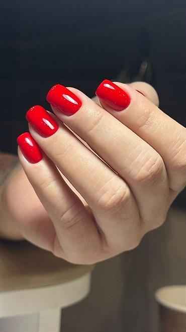 summer cut: Классический маникюр с покрытием гель-лаком в насыщенном красном — 1