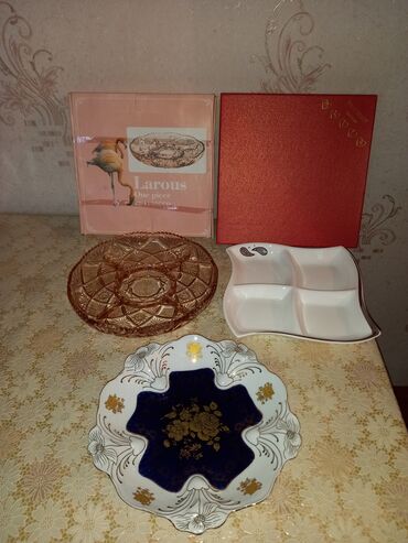 Digər dəstlər və servizlər: 1) Çərəz qabı. Çəhrayı rəng qabın dizaynına xüsusi və qeyri-adi — 2