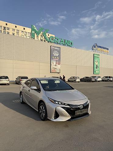 Toyota: Toyota Prius: 2017 г., 1.8 л, Вариатор, Гибрид, Лифтбек — 4