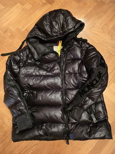 Kurtkalar: Premium moncler qadin ucun kurtka,90azn,olcu s.m,yeni kimi