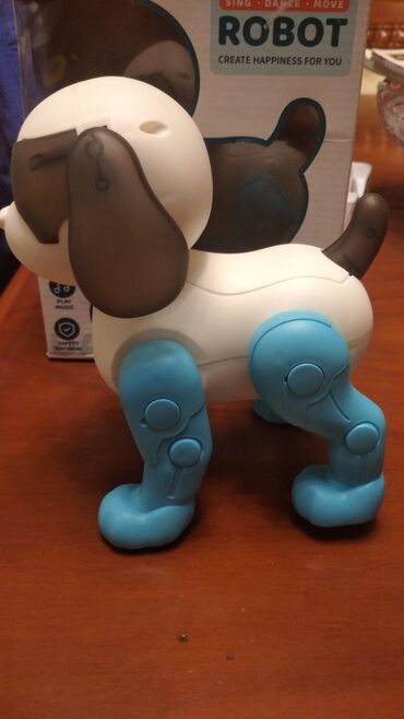 Oyuncaqlar: Bu rəqs edən robot it oyuncağı ağ və mavi rənglərdə hazırlanmışdır — 6