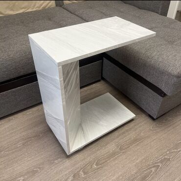 прикроватный столик: Стол, цвет - Белый, Новый