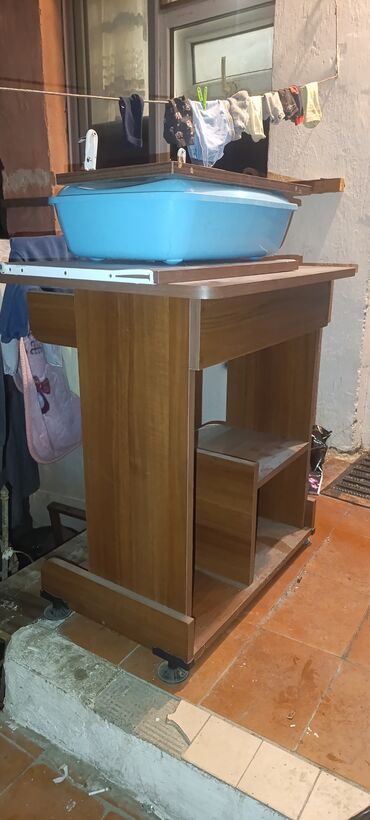 стол для наращивания ногтей: Kompyuter masasi - Material: laminat MDF, qəhvəyi ağac teksturalı -