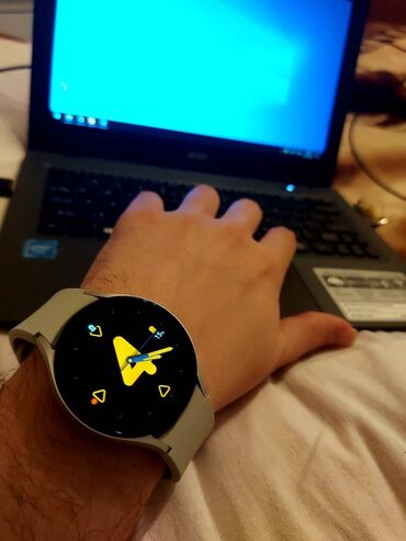 gumus saat: Samsun Galaxy Watch 4 Size : 44 mm Color : Silver OS : Google Wear OS
