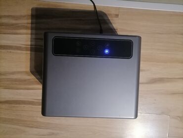 Projektori: Multimedijalni Smart Android projektor – LED Ima fleku u slici. - — 3
