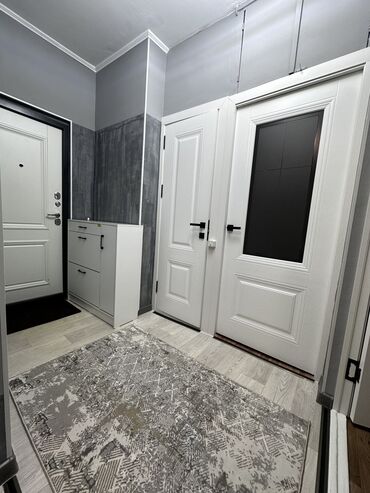 снимать квартиру в бишкеке: 3 комнаты, 70 м², 105 серия, 1 этаж, Евроремонт