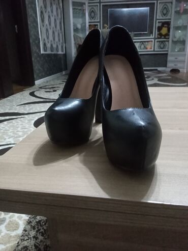 детская ортопедическая обувь с супинатором: Qara rəngli qadın platformalı tuflilər - Model: Bağlamasız, yumru