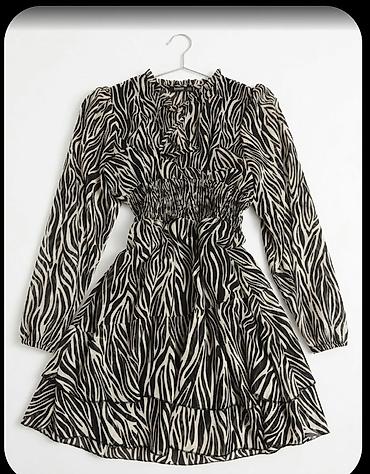 Zebra naxışlı qısa don Xs,S,M razmerlere uyğundur. Mididir. Çox uzun