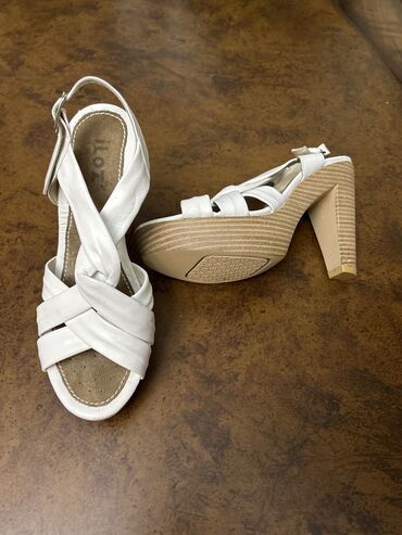 обувь белая: Туфли 36, цвет - Белый