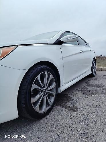 tesla model x: Hyundai Sonata: 2.4 l | 2014 il Sedan — 4