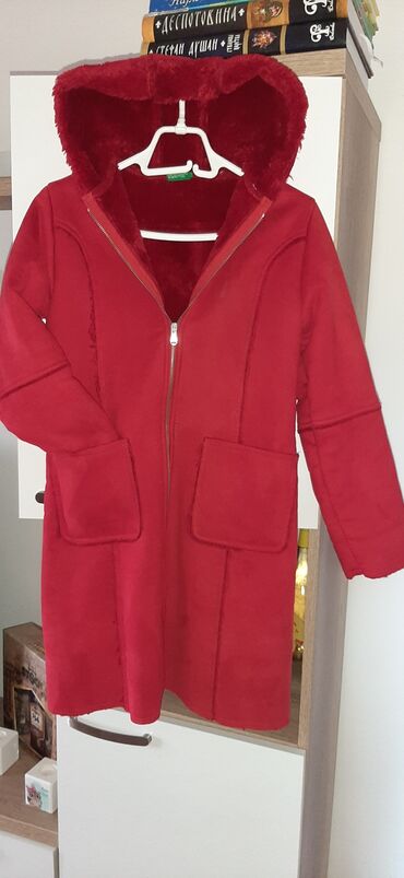 15 oglasa | lalafo.rs: Prelep jarko crveni kaputic za devojcicu Postavljen,jako mekan i topao