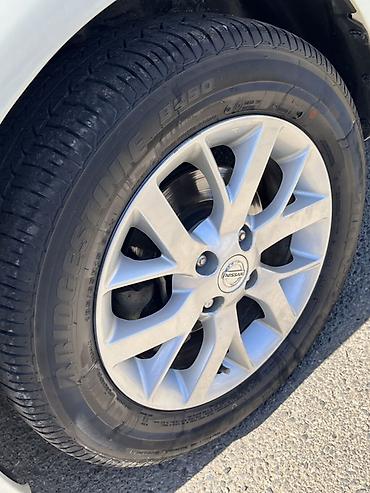 Nissan: Nissan Sunny: 1.5 l | 2014 il Sedan — 3