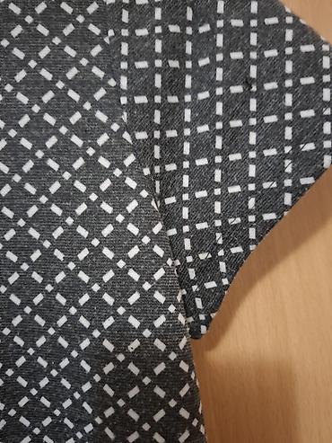 desigual: Ženska haljina sa kratkim rukavima – tamnosiva sa belim geometrijskim — 3