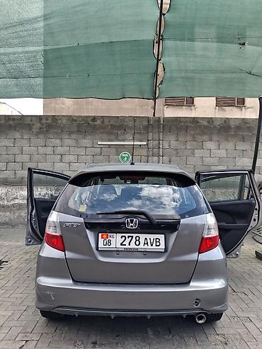 Продажа авто: Honda Fit: 2010 г., 1.5 л, Автомат, Бензин, Хэтчбэк — 2