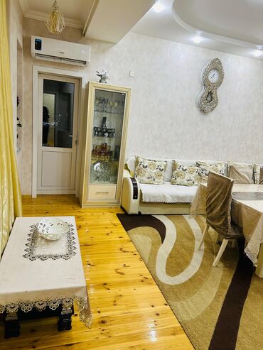 Uzunmüddətli kirayə mənzillər: - Mənzil tipli yaşayış sahəsi - Binada 2 ədəd lift (paslanmayan polad — 4