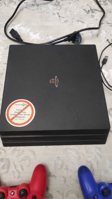 PS4 (Sony Playstation 4): Ps4 Pro 1Tb Çox az işlenib ideal veziyyetde 2 eded orjinal pult Adaptr