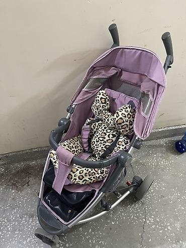 Uşaq arabası – tünd bənövşəyi rəngdə, leopard naxışlı yumşaq oturacaq