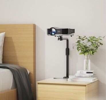 стенку с кроватью и стол: Универсальный кронштейн для проектора за кровать или на столик