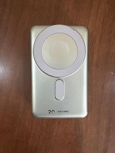 Портативный аккумулятор Remax с MagSafe и встроенными кабелями -