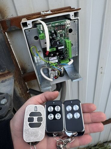 Пульты для ворот и шлагбаумов: Для распашных ворот, Alutech, Новый, Платная доставка, Самовывоз, Бесплатная доставка — 12