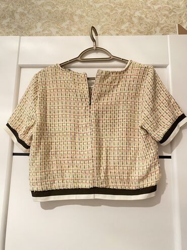 Futbolka və maykalar: Koftanın ölçülər 38-M. L-40 Bədənlərə uyğundu. Materalı əla təzə — 21