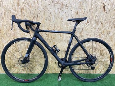 İdman velosipedləri: Karbon yol/gravl velosipedi Texniki xüsusiyyətlər: - Karbon monokok — 7