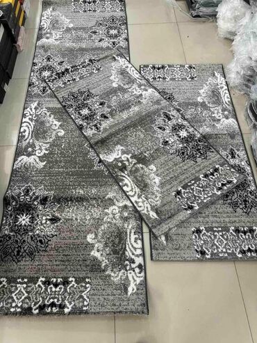 Tepisi i prostirke: Nova kolekcija
Set 3 staze
 (1) 76x250
(2) 63x140 — 9