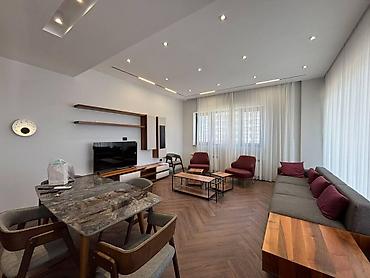 ev axtaran: İcarəyə verilir 4 otaqlı yeni tikili 170 m², Ağ şəhər q. Kateqoriya — 3