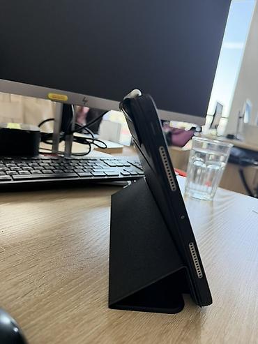сколько стоит 18 про: Планшет, Apple, память 256 ГБ, 10" - 11", Wi-Fi, Б/у, Классический цвет - Серебристый — 5