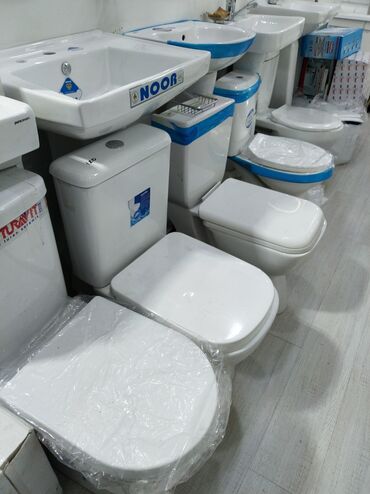 бачок для унитаза: Ağ rəngdə unitaz dəstləri, hamam otağı üçün nəzərdə tutulmuşdur. Bu