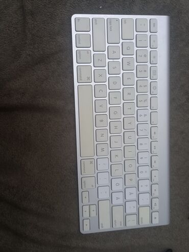 klaviatura: Apple keyboard.Tam orginaldir.Tecili pula ehtiyac oldugu ucun ucuz