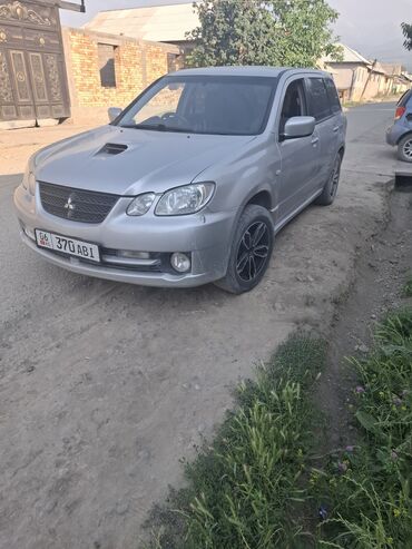 калос машина цена ош: Автомобиль Mitsubishi Outlander в серебристом цвете. Оснащен