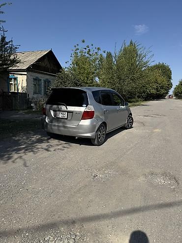 люк машина: Honda Fit: 2005 г., 1.3 л, Автомат, Бензин, Хэтчбэк — 4