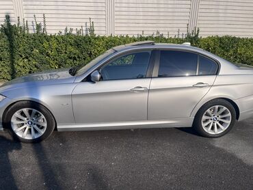 BMW: BMW 320: 2 l | 2010 il Sedan — 6