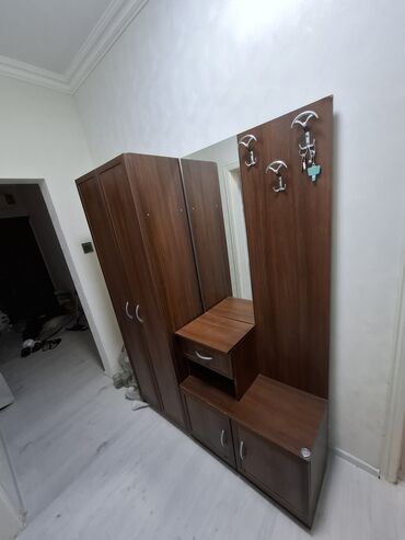 Masalar və oturacaqlar: İşlənmiş, Açılan, Düz dolab, Ayaqqabı dolabı