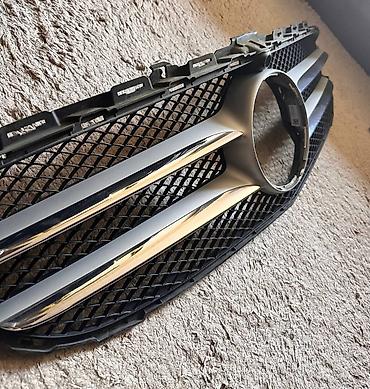 su radiatoru: Mercedes W205 radiator barmaqlığı — 3